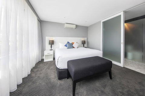 Canberra Rex Hotel - Australian Directory 43