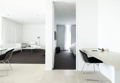 Burbury Hotel - Australian Directory 24
