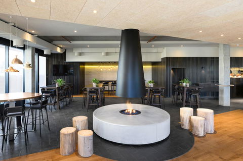 Burbury Hotel - Australian Directory 2