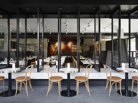 Burbury Hotel - Australian Directory 18