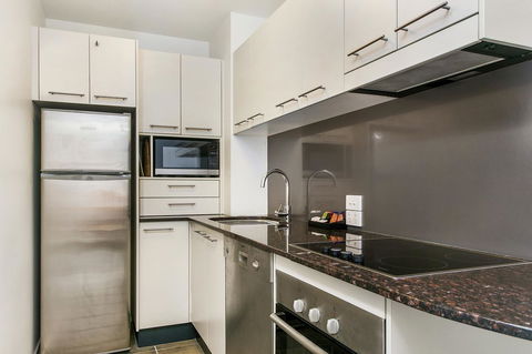 Lennox Holiday Apartments - Australian Directory 36