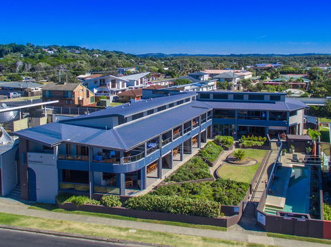 Lennox Holiday Apartments - Australian Directory 0