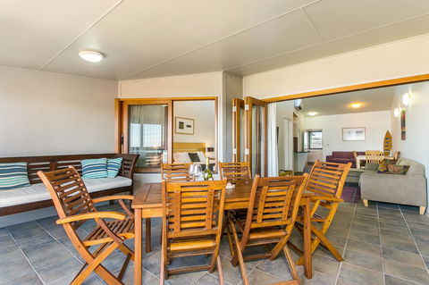 Lennox Holiday Apartments - Australian Directory 33