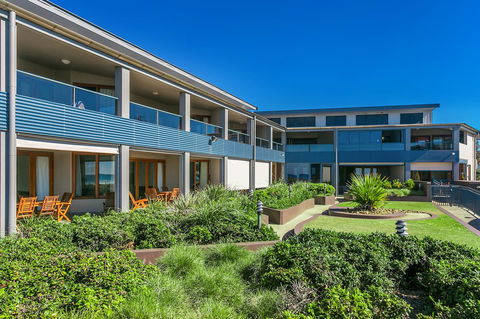 Lennox Holiday Apartments - Australian Directory 38