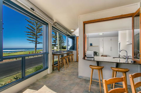 Lennox Holiday Apartments - Australian Directory 32