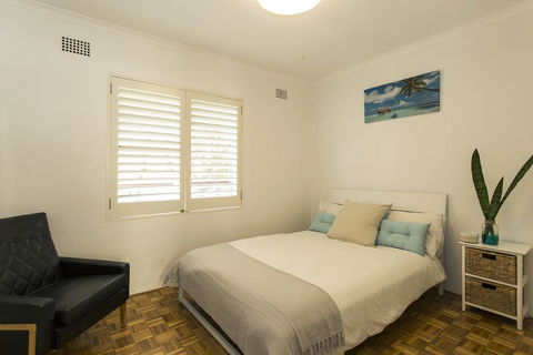 Bondi Beachside Apartment - Australian Directory 2