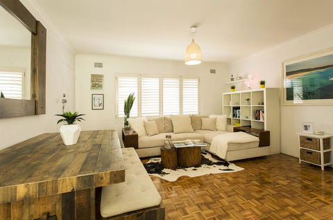 Bondi Beachside Apartment - Australian Directory 0