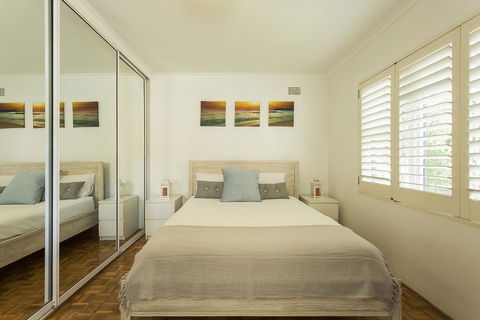 Bondi Beachside Apartment - Australian Directory 3