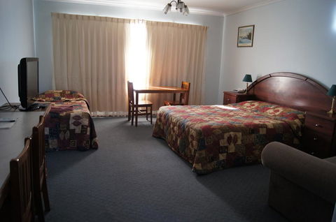Bordertown Dukes Motorinn - Australian Directory 1