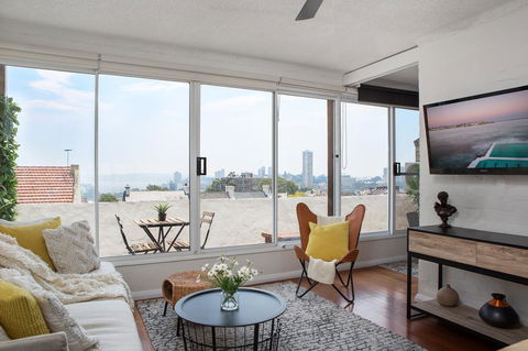 Boutique Apartment With Fantastic Harbour Views - Australian Directory 3