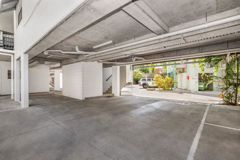 BOUTIQUE APARTMENTS BEACH LOCATION - Australian Directory 1