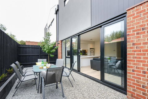 Boutique Stays-Murrumbeena Place 1 - Australian Directory 3