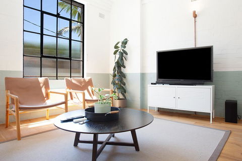 Boutique, Sunlit Studio With Designer Furnishings - Australian Directory 3