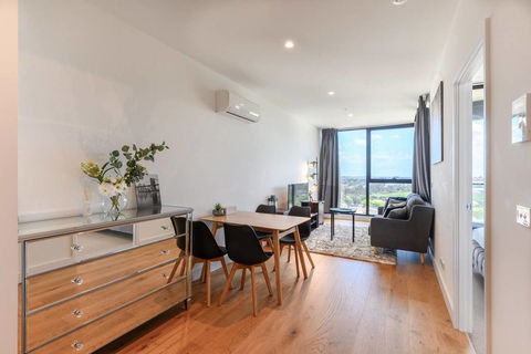 Box Hill 1 Bedroom Apartment With Ultimate View - Australian Directory 1