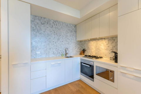 Box Hill 1 Bedroom Apartment With Ultimate View - Australian Directory 3