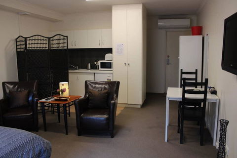 Box Hill Studio 3 At Canterbury Gardens - Australian Directory 2