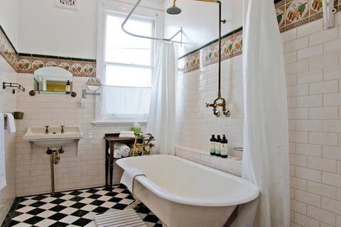 Breathtaking Views In Spacious Balmain House - Australian Directory 0