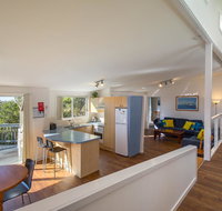 Breeze in Mollymook Beach - Australian Directory