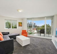 Bridge and Sails - Views of the Bridge and Opera House from this Executive 2BR Apartment in Darlinghurst - Australian Directory