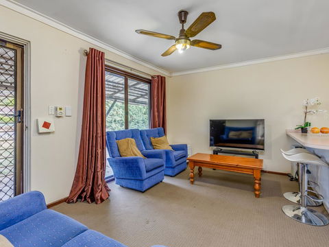 Bright, Neat & Convenient House - Australian Directory 0