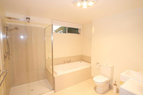 Broadbeach Inverloch Resort - Australian Directory 1