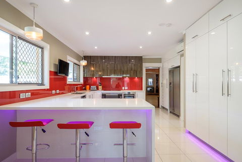 Brookfield Retreat - Large Holiday Home / Group Accommodation - Australian Directory 3