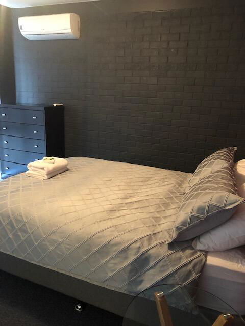 Bull 'n' Bush Hotel Motel - Australian Directory 1