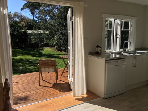 Burrill Lakeview Cottage - Australian Directory 3