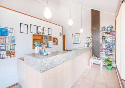 Burwood East Motel - Australian Directory 2