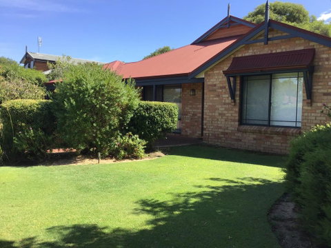 Bussell Retreat - Australian Directory 0