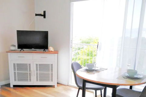 Cabin In The Sky Glorious Views To Magnetic Island - Australian Directory 1