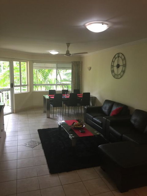 Cairns Golf Course Apartment - Australian Directory 3