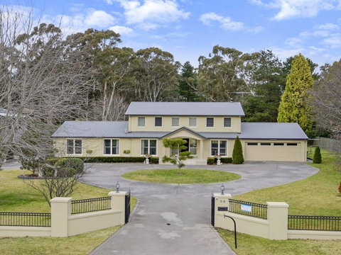 Camelot - Superbly Proportioned And Ideally Located - Australian Directory 0