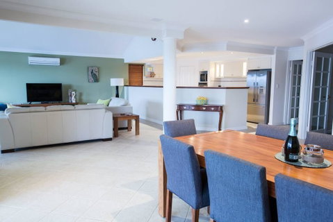 Canal Elegance In Yunderup - Australian Directory 3