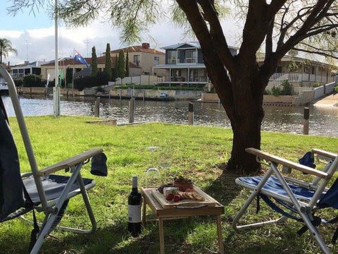 Canalside Family Getaway - Australian Directory 1