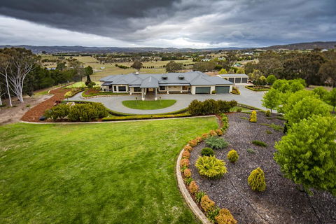 Canberra Luxury Estate - Australian Directory 2