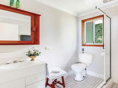 Captain's Lookout - Elevated Ocean Views, Rural Stay - Australian Directory 2