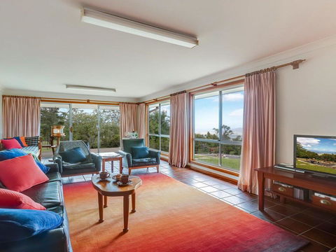 Captain's Lookout - Elevated Ocean Views, Rural Stay - Australian Directory 3