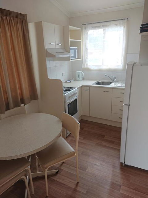 Caracourt Caravan Park - Australian Directory 3