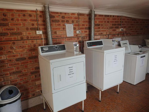 Caracourt Caravan Park - Australian Directory 1