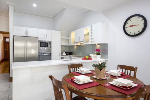 Carrington Charm - CBD - WiFi - Parking - Australian Directory 3