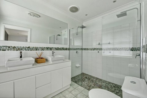 Carroll Ave 39 Mollymook - Australian Directory 2