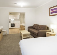 Cascades 3 Well Appointed and Central location
