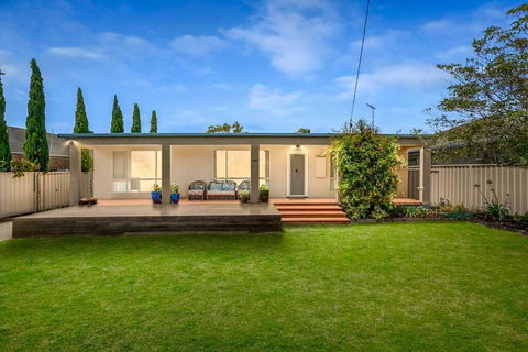 Casual Beachin It Family Getaway- With Bungalow On Beachfront - Australian Directory 0