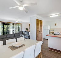 Catalina 12 Holiday House - Walk to Beaches - Australian Directory
