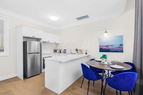 Central Apartment With Spacious Living And Dining - Australian Directory 3