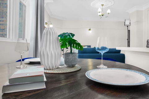 Central Apartment With Spacious Living And Dining - Australian Directory 1