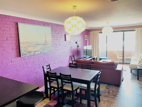 Central Park 14 - Centrally Located With Views To The Mountains - Australian Directory 2