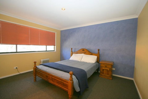 Chalet De Neige - Australian Directory 3