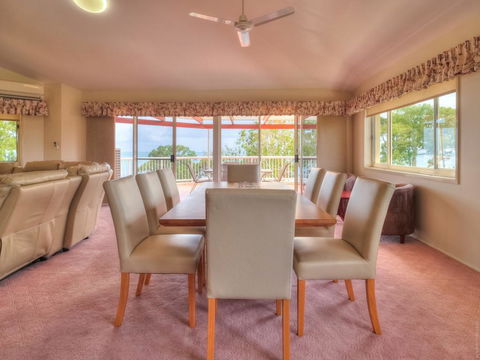 Charlton Apartments On The Esplanade - Australian Directory 3
